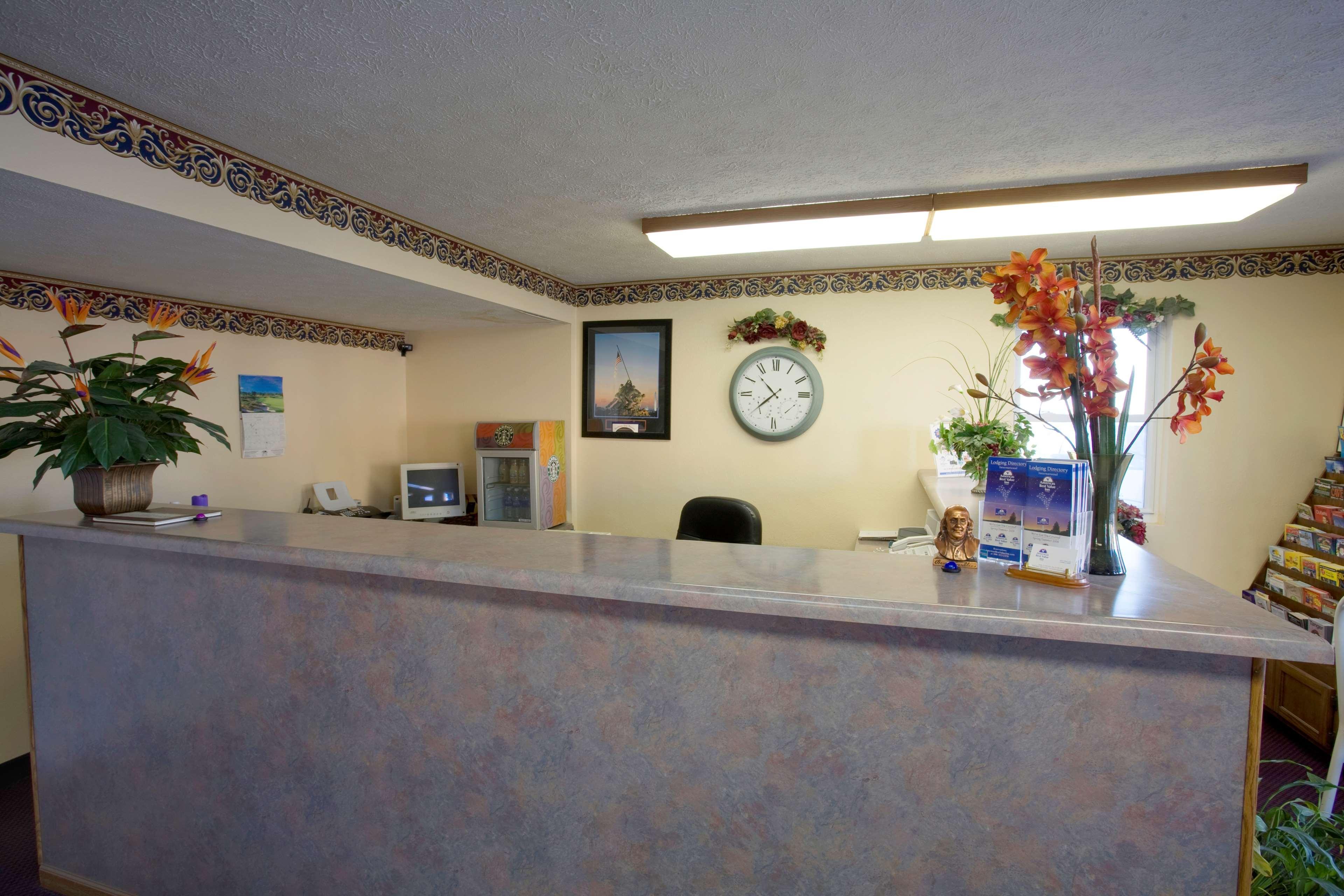 America'S Best Value Inn Litchfield Beltér fotó